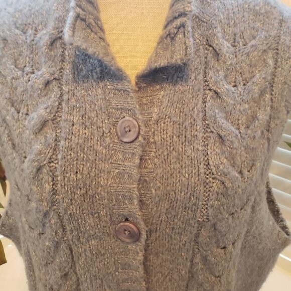 LL BEAN BLUE CABLEKNIT BUTTON DOWN SWEATER VEST SIZE XL - Picture 2 of 6